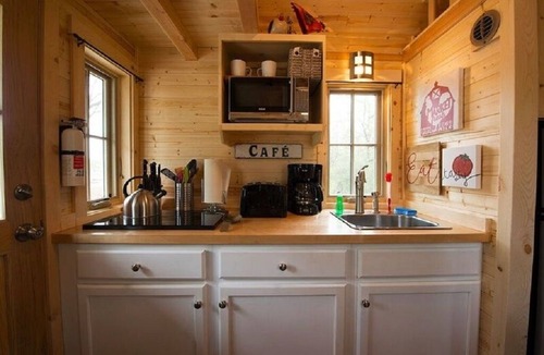 Willis Cabin | Casa Rosa Waterfront Tiny Home Lake Conroe Retreat Beautiful Sunsets