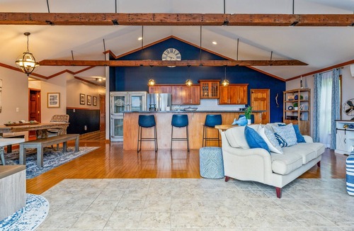 Cayuga House | Cayuga Waterfront | Al Fresco Dining | 14 Guests