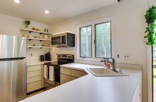 Harbeson Cabin | Cecelia's Retreat - 3-bedroom mid century secluded lewes beach cabin