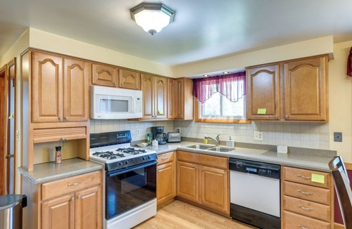 Cheektowaga Apartment | Central Apt in Cheektowaga w/Private Deck!