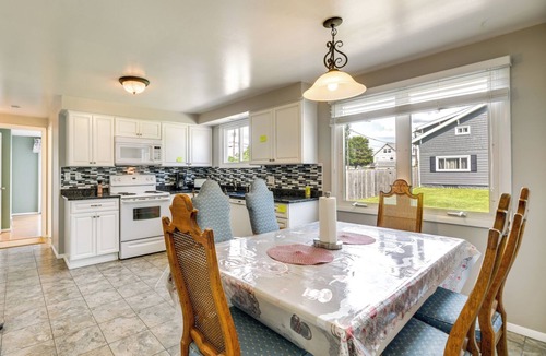 Cheektowaga Apartment | Central Cheektowaga Apt w/Shared Hot Tub & Pool!