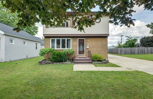 Cheektowaga Apartment | Central Cheektowaga Apt w/Shared Hot Tub & Pool!