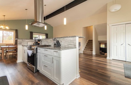 Mentor House | Central Mentor | 5 Beds | 2 Bath | Fenced Yard