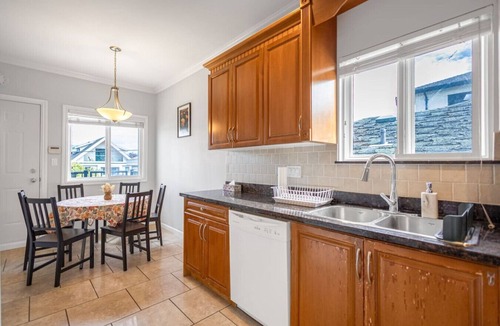 Renfrew-Collingwood House | Central Spacious 3 Br Upstairs
