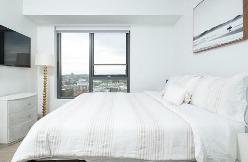 Central Square House | Central Upscale 2BR Condo wGym Office & Parking