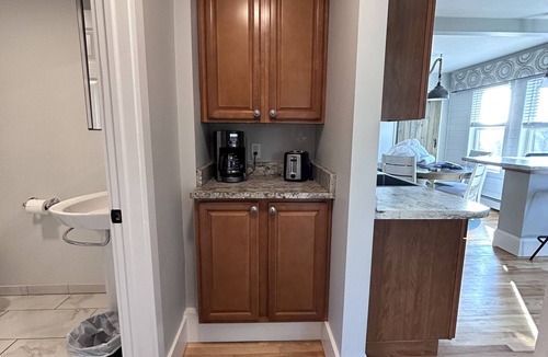 East Deering Apartment | Centrally located in Portland, ME. Close to Back Bay, Eastern Prom, Rt. 295.