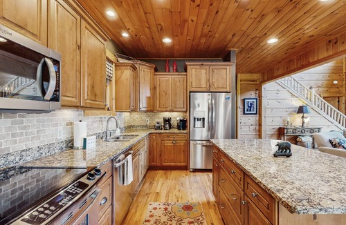 Seven Devils Cabin | Centrally located upscale cabin with mountain views, pool table & dog-friendly!