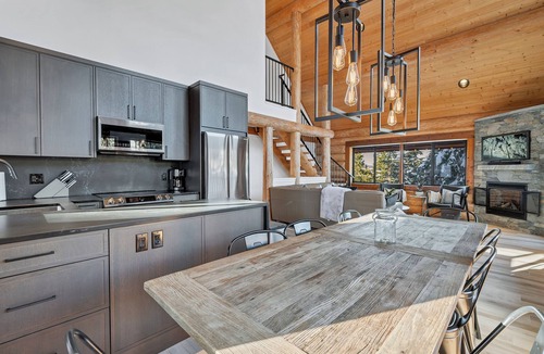Courtenay Ski Chalet | Chalet Meribel - hot tubs