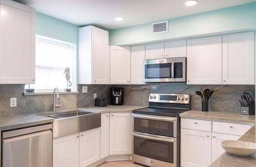 Port Isabel House | Channelfront " Remodeled " Pool " Boatslips