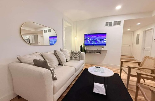 Corn Hill House | Charming 1-Bed Apt WiFi, Fully Equipped Kitchen