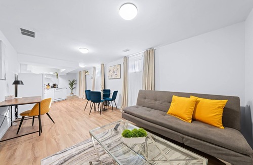 Barrie Apartment | Charming 1-bed basement, WI-fi & Pull Out Sofa