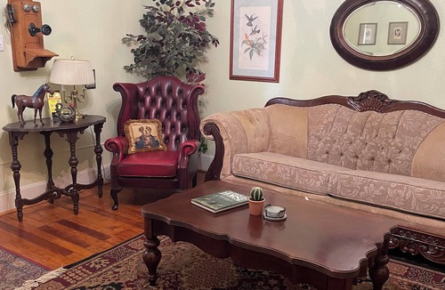 Mineola House | Charming 1-bedroom house in Historic Mineola, short walk to town