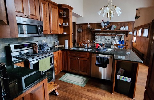 Clarence Other | Charming 1-floor modern farmhouse -ENTIRE HOUSE. Privacy wooded overlook of pond