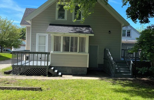 Ashtabula Apartment | Charming 2-bedroom apartment with AC, WiFi, in The Historic Ashtabula Harbor