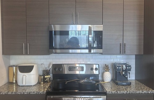 Beachwood Apartment | Charming 2-bedroom apartment with 24-HR Amenities in lovely Beachwood!