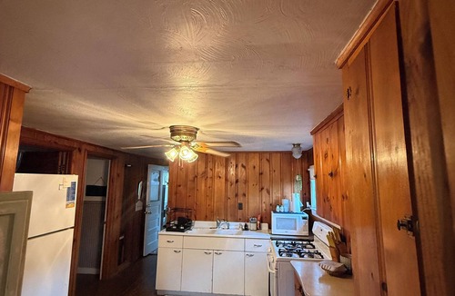 Canadohta Lake Cottage | Charming 2-bedroom cottage at Canadohta Lake with AC