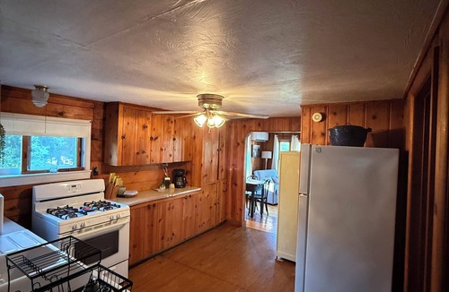 Canadohta Lake Cottage | Charming 2-bedroom cottage at Canadohta Lake with AC