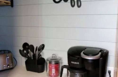 Cookson Cabin | Charming 2-bedroom cottage/cabin in serene Cookson, Ok right on Lake Tenkiller.