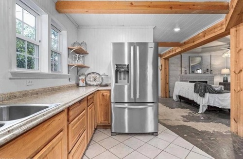 Waldron Other | Charming 2-bedroom farmhouse with WiFi, AC in gorgeous Waldron.