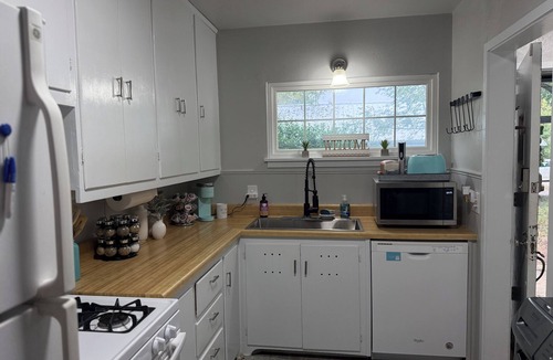 Stillwater House | Charming 2-bedroom house- 5 minutes from OSU campus!