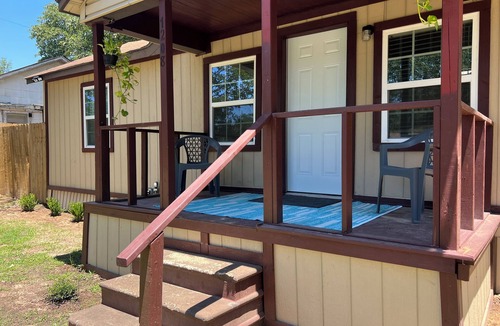 Texarkana House | Charming 2-bedroom house with AC, WiFi minutes away from the TX/AR Stateline