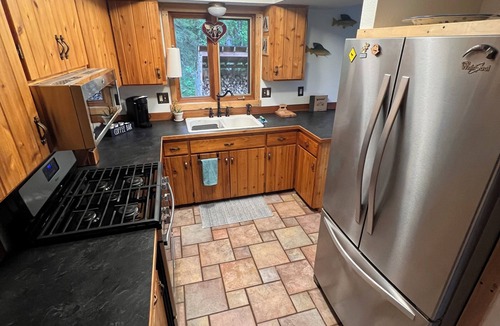 Wasilla Cabin | Charming 2-bedroom + loft cabin in Wasilla with Sauna