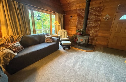 Wasilla Cabin | Charming 2-bedroom + loft cabin in Wasilla with Sauna