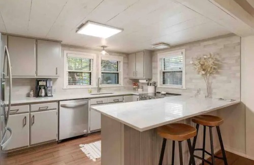 Cleora Cottage | Charming 2-Bedroom Luxury Cottage w/Private Boat Slips on Grand Lake, Afton, OK