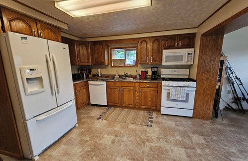 East Brady House | Charming 2-bedroom river house in East Brady along the river.