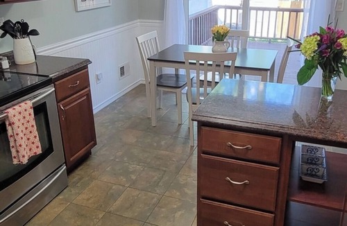 Geyser Crest House | Charming 2 Bedroom 3 bathroom Townhouse, minutes from Saratoga Springs!