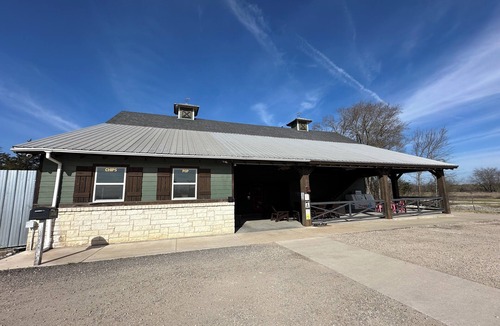 Honey Grove Apartment | Charming 2-bedroom apt in lovely Honey Grove TX. Minutes from Boi D'Arc Lake!