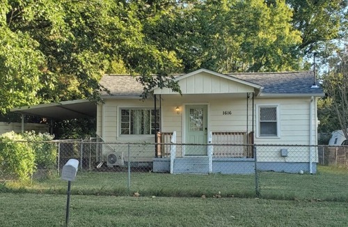 West Central House | Charming 2-bedroom house in enchanting Springfield.