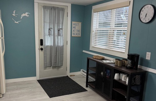 Sylvan Beach Cottage | Charming 2-bedroom cottage in Sylvan Beach 2 blocks from the beach!