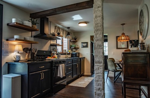 Portland Cottage | Charming 2BR Cottage · Near Lake Lookout · Wine Tasting Included · Pet Friendly