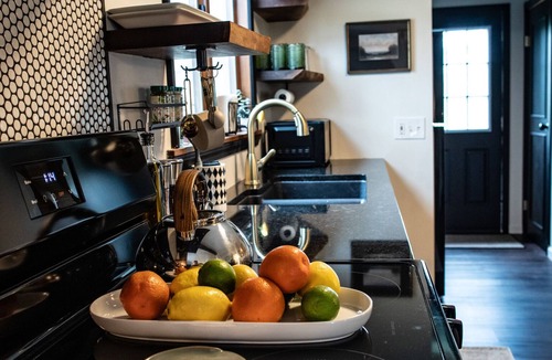 Portland Cottage | Charming 2BR Cottage · Near Lake Lookout · Wine Tasting Included · Pet Friendly