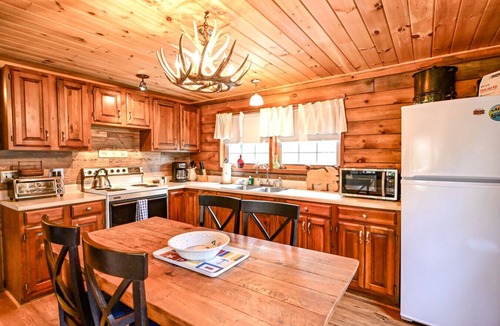 Boothbay Harbor Cabin | Charming 3-Bedroom Cabin with Beach Access and Forest Views in Boothbay Harbor