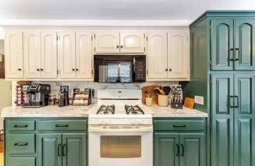 Town of Sharon House | Charming 3-bedroom house with Firepit andcoldplunge in peaceful Sharon Springs