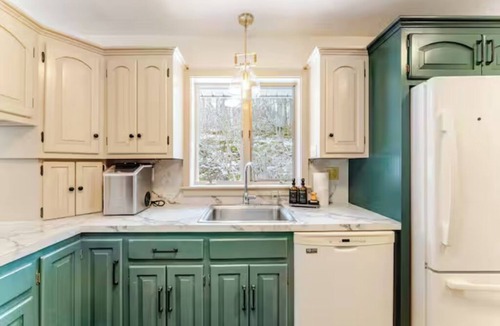 Town of Sharon House | Charming 3-bedroom house with Firepit andcoldplunge in peaceful Sharon Springs