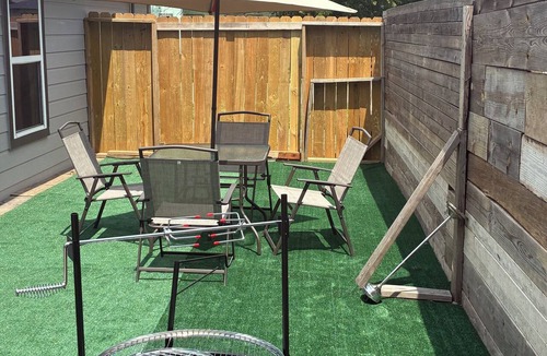 South Dallas - Fair Park House | Charming 3 bedroom 2 bath Stay Near FairPark Dallas