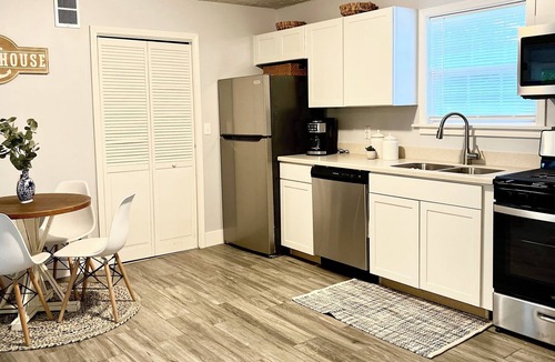Edinboro House | Charming 3-bedroom bungalow in delightful Edinboro with AC, WiFi