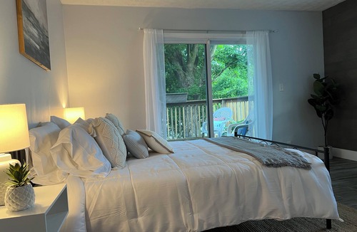 Edinboro House | Charming 3-bedroom bungalow in delightful Edinboro with AC, WiFi