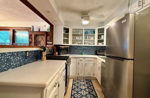 Cleverdale Cottage | Charming 3-bedroom Cottage in Cleverdale on Beautiful Lake George with AC, WiFi