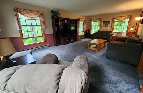 Gansevoort House | Charming 3-bedroom home close to TRACK, SPAC, ADK'S