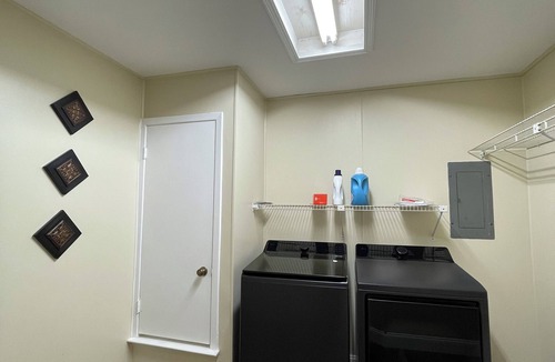 South Arlington House | Charming 3-bedroom house in peaceful Arlington with WiFi, AC