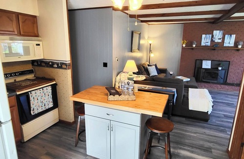 Edinboro House | Charming 3-bedroom house with WiFi, AC in beautiful Edinboro