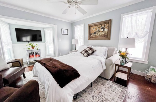Fultonham Other | Charming 3-bedroom farmhouse with AC, WiFi in serene Middleburgh