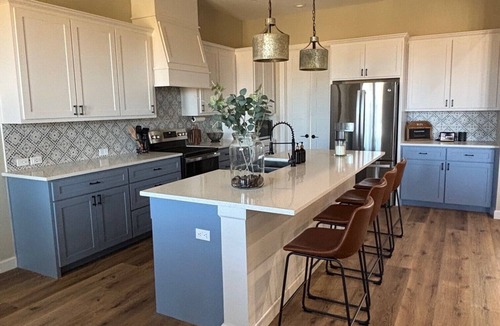 Weston House | Charming 3-bedroom farmhouse in serene Pilot Point with AC