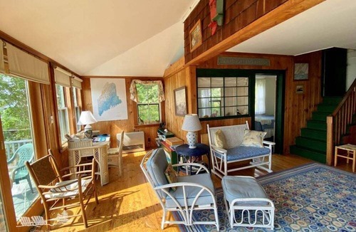 Isle of Springs Cottage | Charming 3BR cottage with king bed and two twin rooms in Southport.