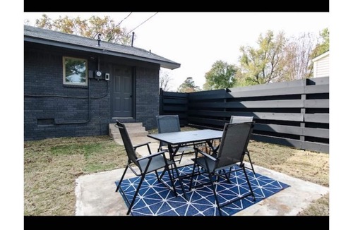 Wake Village House | Charming 3BR Home on Manila