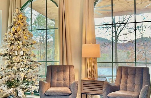 Cedar Bluff House | Charming 4 Bed 3.5 bath Sleeps 8 With Views Overlooking Beautiful Weiss Lake